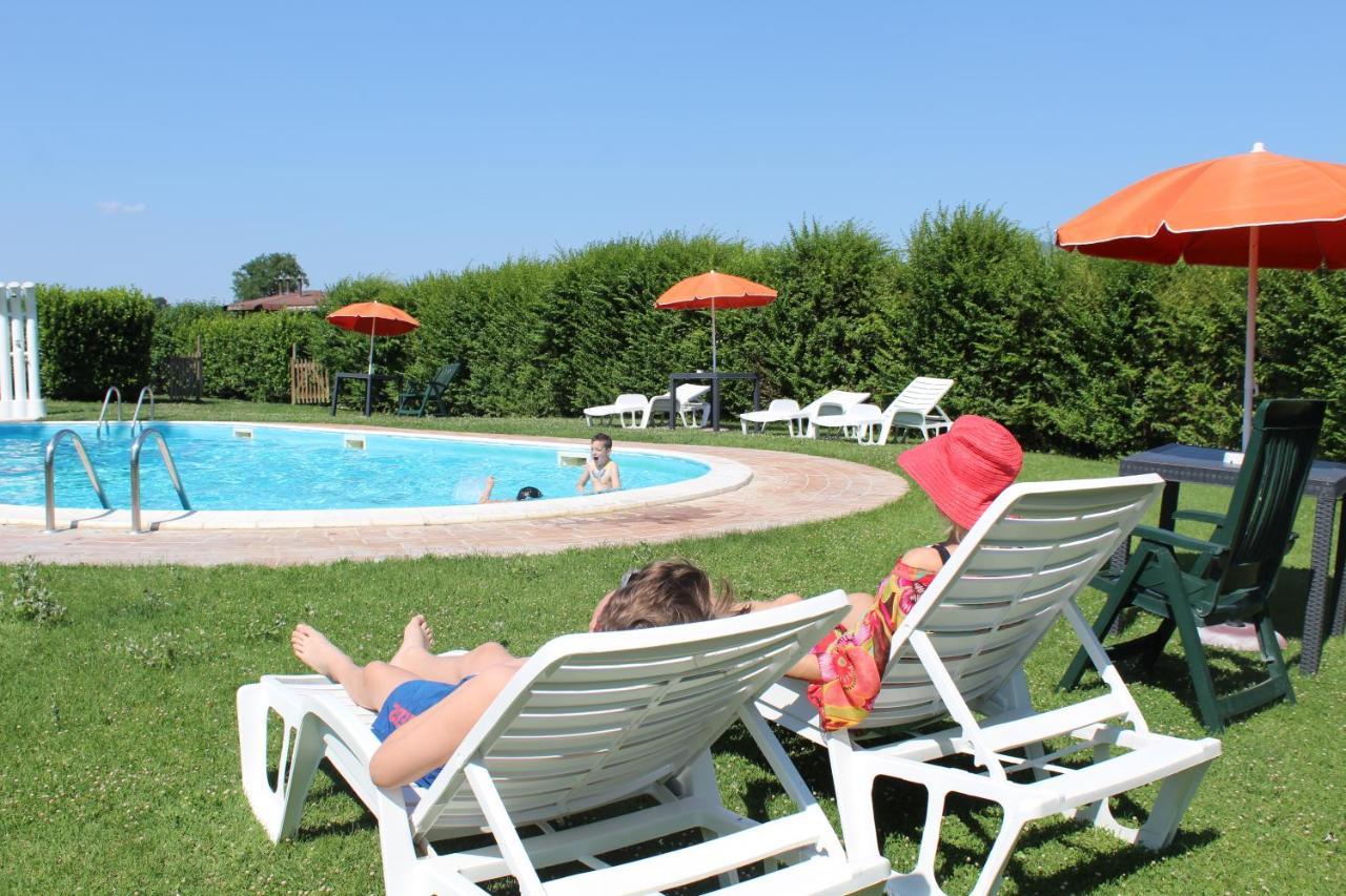 Hotel Villaggio Le Stelline Монтефалько Экстерьер фото