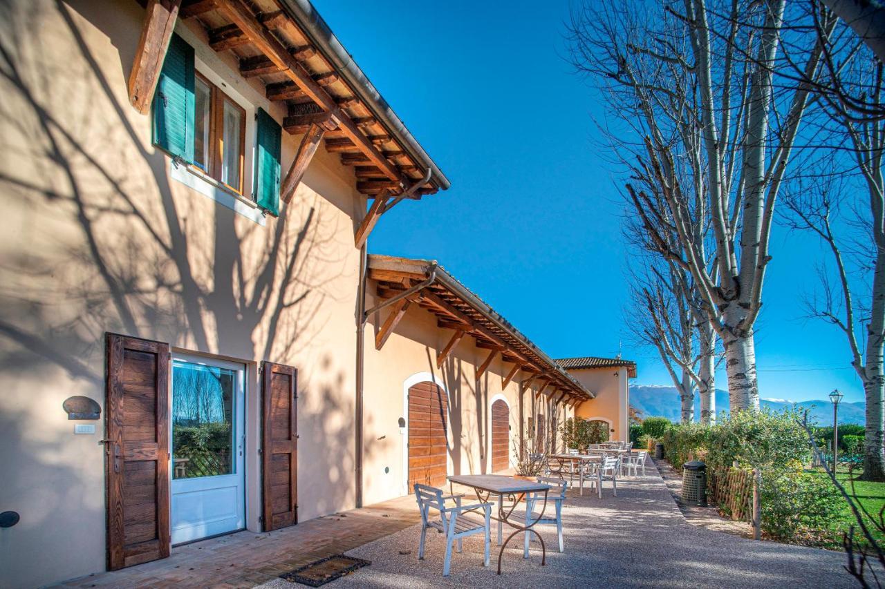 Hotel Villaggio Le Stelline Монтефалько Экстерьер фото