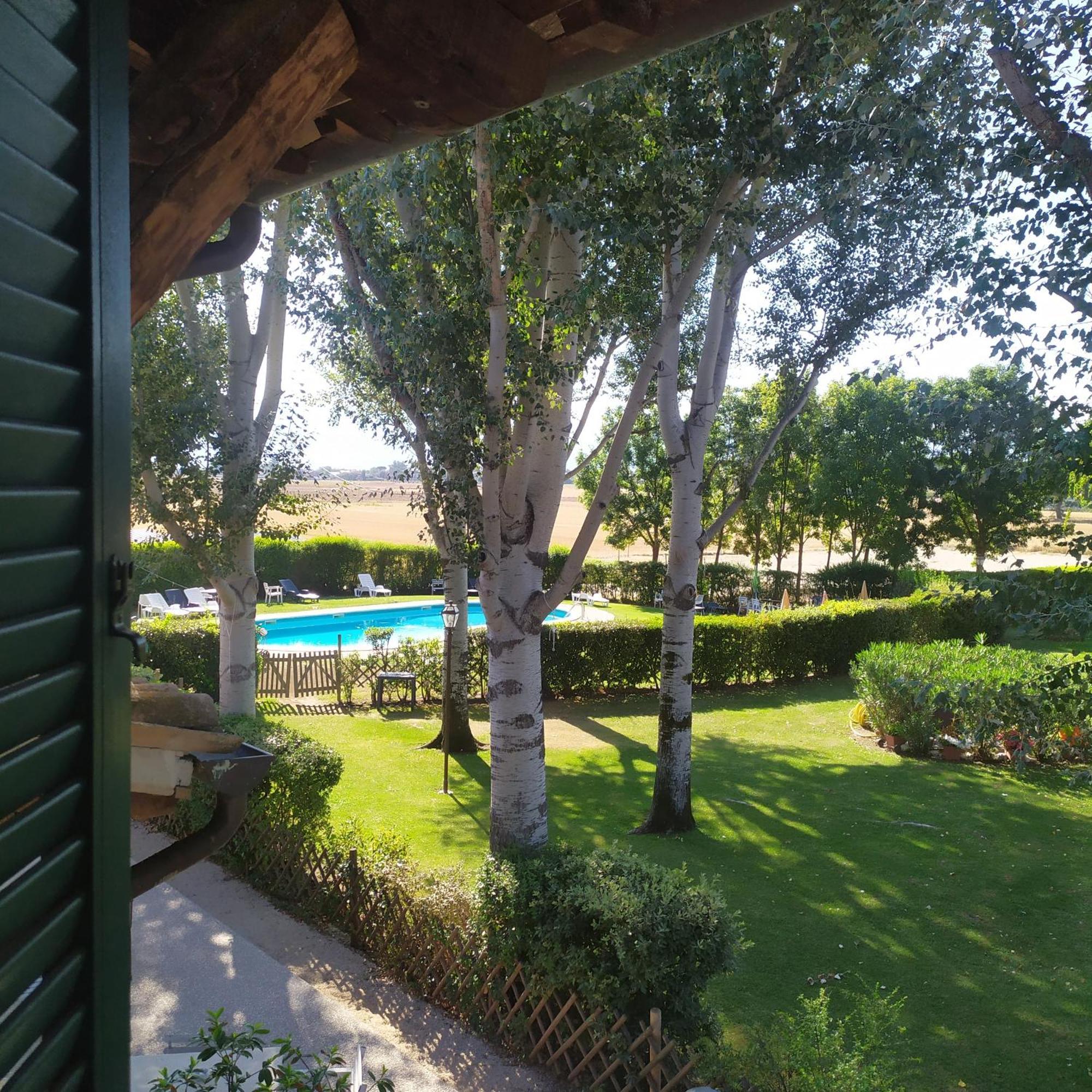 Hotel Villaggio Le Stelline Монтефалько Экстерьер фото
