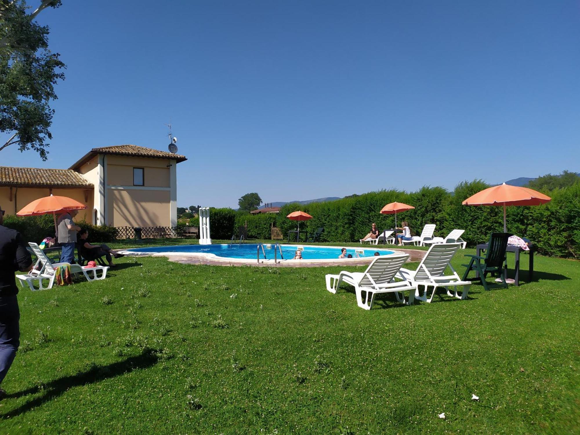 Hotel Villaggio Le Stelline Монтефалько Экстерьер фото